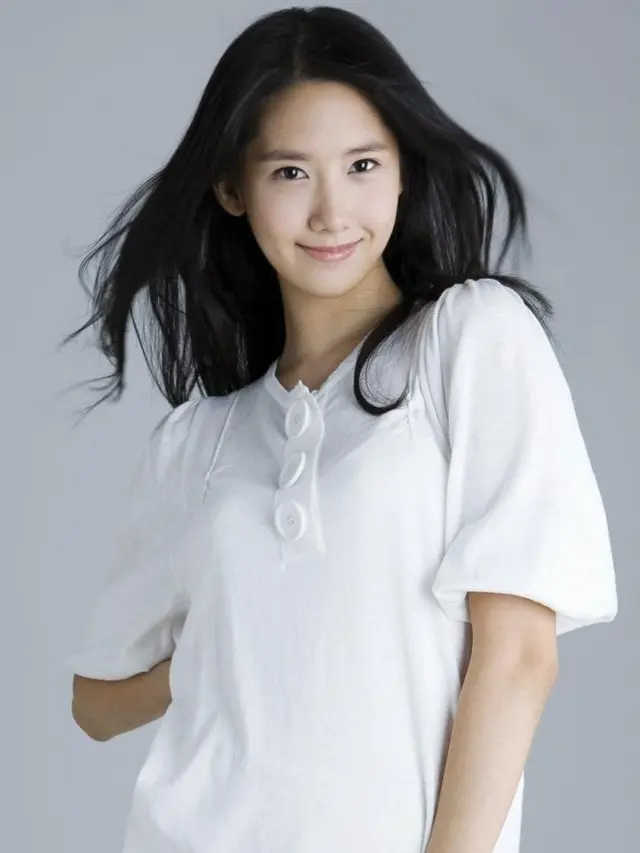 Yoona SNSD (pinterest.com)