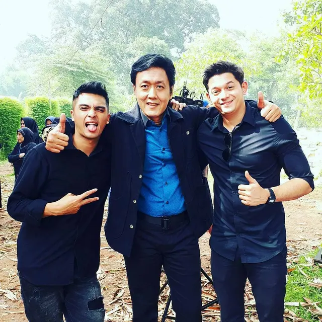 Potret Abi Cancer bersama dengan rekan artis.