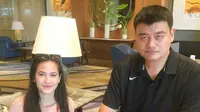 Pevita Pearce Bertemu Yao Ming (Instagram)