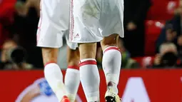 Tubuh Penyerang MU, Zlatan Ibrahimovic yang dipenuhi tato usai pertandingan melawan Zorya Luhansk pada laga Liga Eropa di Stadion Old Trafford, Inggris (29/9). MU menang atas Zorya Luhansk dengan skor 1-0. (Reuters/Jason Cairnduff)