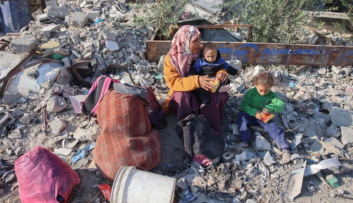 Sebelumnya, Otoritas Beit Lahia, pada Rabu (30/10/2024) telah mendeklarasikan bahwa wilayah tersebut sebagai “zona bencana” seiring meningkatnya intensitas serangan Israel yang terus berlanjut di wilayah Palestina itu. (Omar AL-QATTAA/AFP)