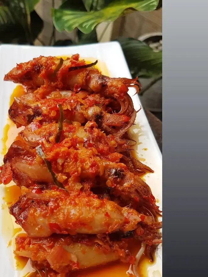 Tanpa Jeruk Nipis, Ini Cara Masak Cumi Balado yang Awet dan Tidak Bau