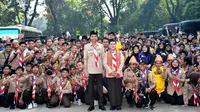 Presiden Joko Widodo atau Jokowi dan Ibu Negara Iriana saat meninjau kegiatan Raimuna Nasional XII Gerakan Pramuka Tahun 2023 yang digelar di Bumi Perkemahan Pramuka Cibubur, Jakarta, Selasa (15/8/2023). (Foto: Rusman - Biro Pers Sekretariat Presiden)