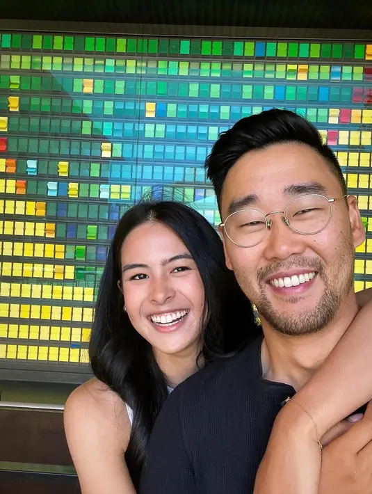 Kebersamaan Maudy Ayunda dan Jesse Choi saat menghadiri sebuah acara. Keduanya selfie sambil memamerkan senyum semringah. (Foto: Instagram/ jessechoi_)
