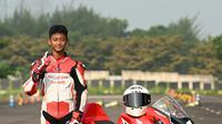 Ziven Rozul Abiy Salim pada saat sesi latihan di Astra Honda Racing School (AHRS) angkatan 2024. (Bola.com/Dok. Astra Honda)