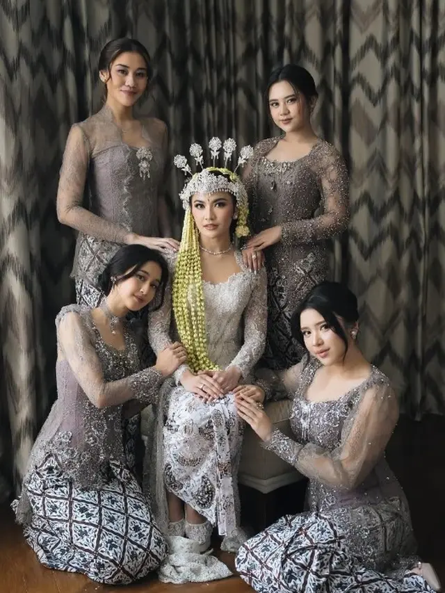 Bridesmaid pernikahan Rizky Febian dan Mahalini (Instagram/thebridestory)