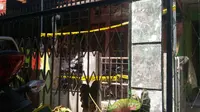 Sebuah rumah di Jalan Cibangkong, RT 02 RW 07, Kelurahan Cibangkong, Kecamatan Batununggal, Kota Bandung digeledah usai tragedi bom Kampung Melayu (Liputan6.com/Aditya)