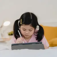 Beberapa pilihan aktivitas yang bisa dilakukan anak agar mengurangi screentime. (foto: tirachardz/freepik)