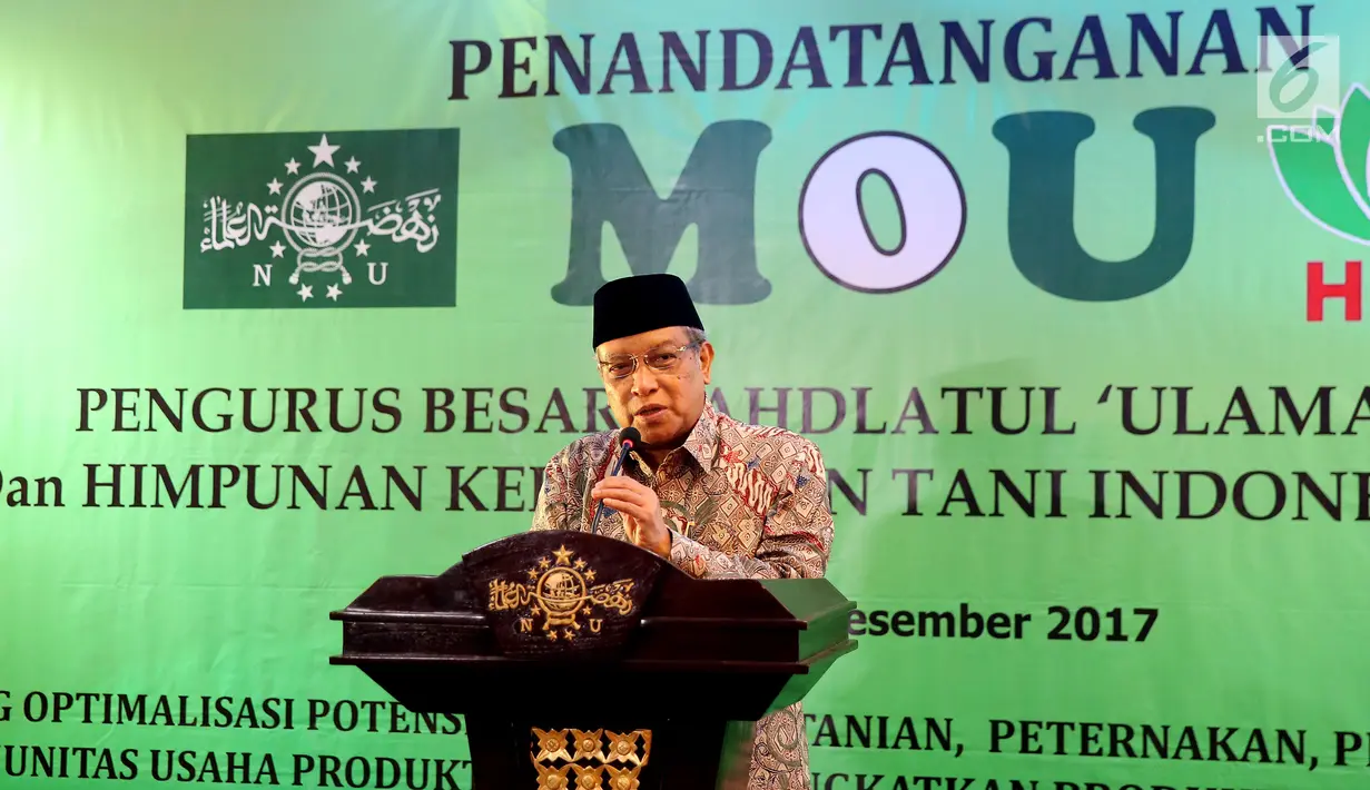 Ketua Umum PBNU KH Said Aqil Siradj memberikan sambutan saat penandatanganan kerjasama di Jakarta, Kamis (21/12). Kerjasama ini juga bertujuan untuk sinergi antara petani, peternak dan nelayan. (Liputan6.com/JohanTallo)