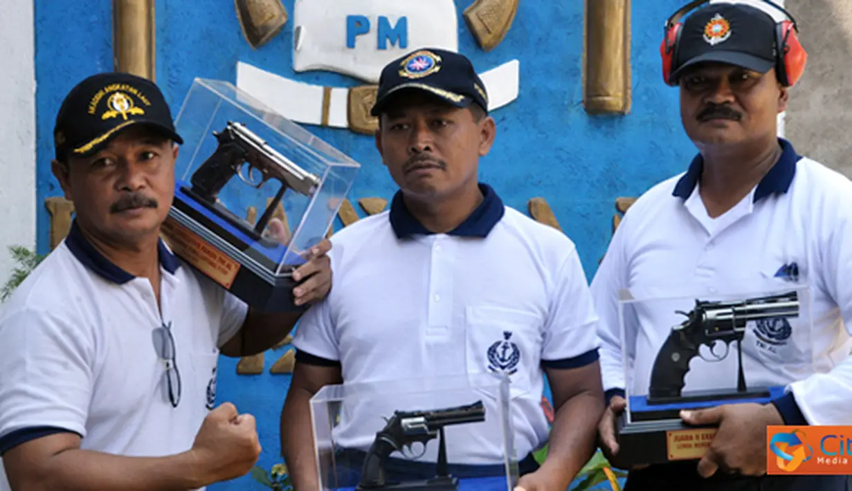Citizen6, Surabaya: Pada perlombaan menembak Executive Pati TNI AL untuk juara 1 dimenangkan oleh Komandan Pasmar-1 Brigadir Jenderal TNI (Mar) A. Faridz Washington dengan nilai 184. (Pengirim: Budi Abdillah)