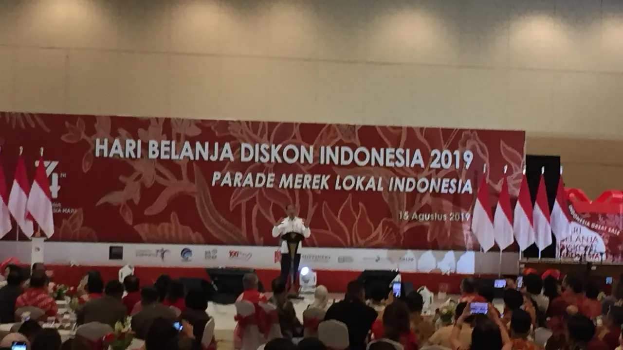 Presiden Jokowi berpidato saat menghadiri Hari Belanja Diskon Indonesia di Senayan City Jakarta. (Liputan6.com/Lizsa Egeham)