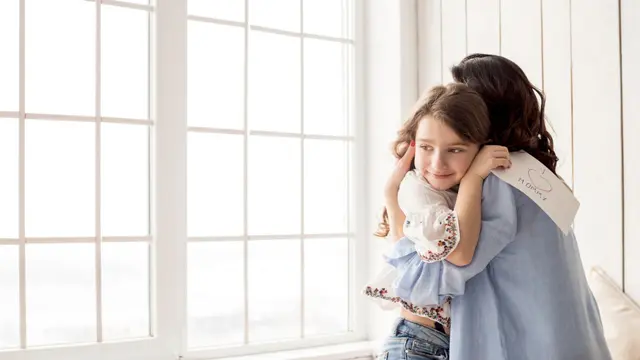 Di Inggris, Hari Ibu dikenal sebagai Mothering Sunday.