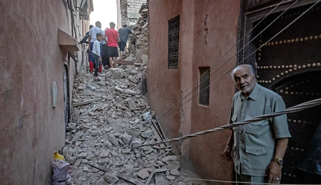 Gempa besar melanda Maroko dengan kekuatan 7,2 tersebut terjadi di pegunungan High Atlas Maroko pada Jumat (8/9) malam. (Photo by FADEL SENNA / AFP)