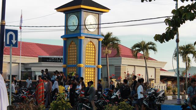 Gaya Ngabuburit di Bone Bolango, Kumpul di Menara London versi Mini