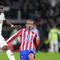 Aurelien Tchouameni berebut bola dengan Antoine Griezmann dalam laga La Liga antara Real Madrid vs Atletico Madrid, Minggu 9 Februari 2025. (c) AP Photo/Manu Fernandez