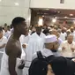 Gelandang Manchestre United (MU) Paul Pogba jadi muslim yang beruntung karena bisa berpuasa Ramadan di tanah suci Mekah. (https://twitter.com/MarwanAhmed_KF)