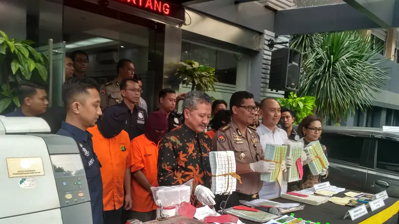 Polda Metro Jaya mengungkap peredaran materai palsu (Merdeka.com/Ronald)