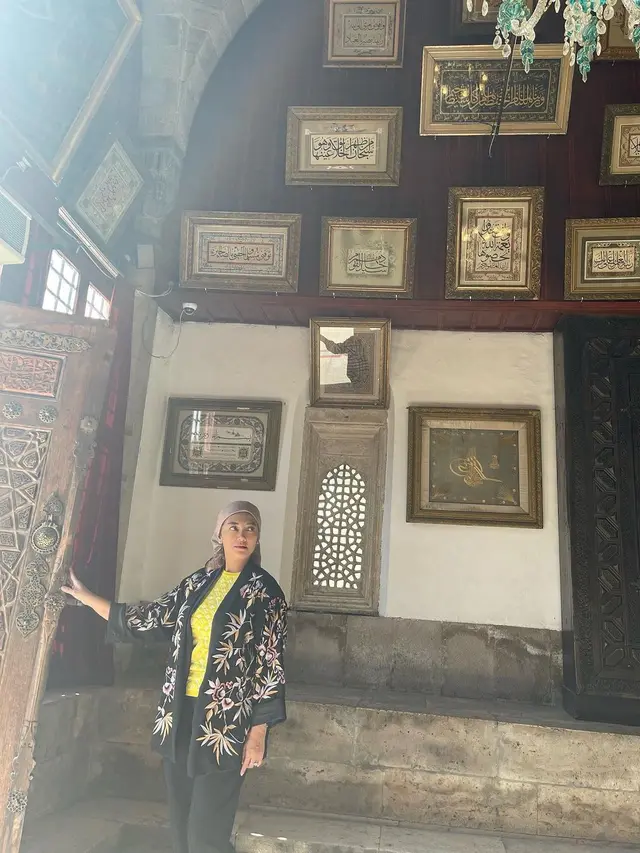 Kunjungi Makam Nabi Ayyub, Ini 7 Potret Liburan Bella Saphira di Turki
