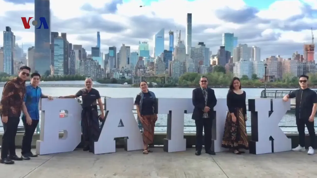 Keseruan Warga New York dan Diaspora Indonesia Rayakan Hari Batik. Sumberfoto :VOA