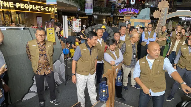 Direktur Utama MIND ID Maroef Sjamsoeddin saat menyaksikan keseruan anak-anak saat mengikuti Junior Miners Fun Fest (JMFF).