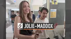 Angelina Jolie melepas anak suslungnya Maddox Jolie-Pitt yang akan berkuliah di Korea Selatan. Saat melepas Maddox di bandara, ada momen haru yang terlihat di muka Jolie.