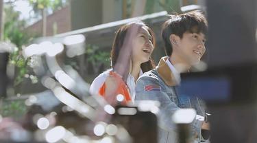 Lirik Lagu Iqbaal Ramadhan Rindu Sendiri Ost Dilan 1990 News Entertainment Fimela Com