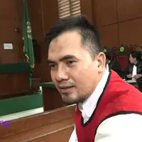 Saipul Jamil mengaku sangat depresi saat ditahan di Polsek Kelapa Gading, Jakarta Utara. Ia juga menceritakan pengalamannya dan teman-teman tahanan lainnya saat ditahan di sana.