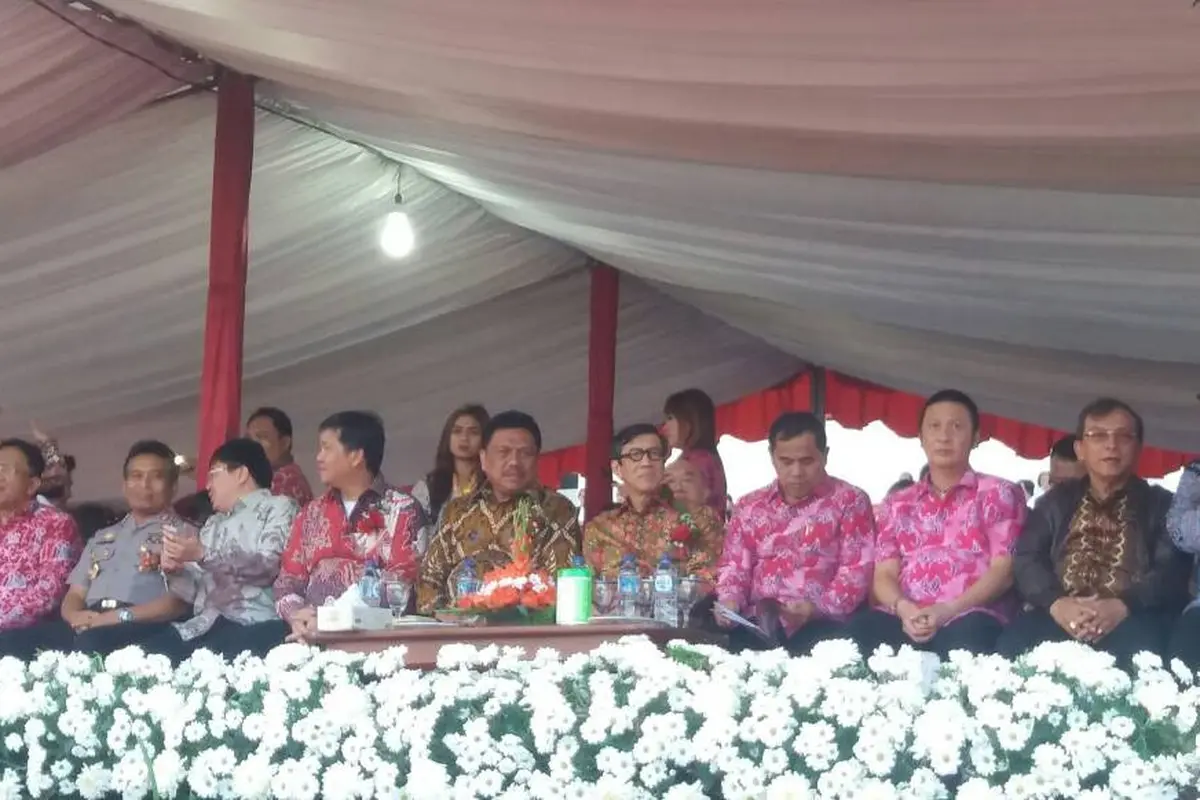 Menkum HAM Yasonna Laoly  dan Gubernur Sulut, Olly Dondokambey, menghadiri acara Ibadah Agung Perayaan Paskah Nasional  (Liputan6.com/Istimewa)