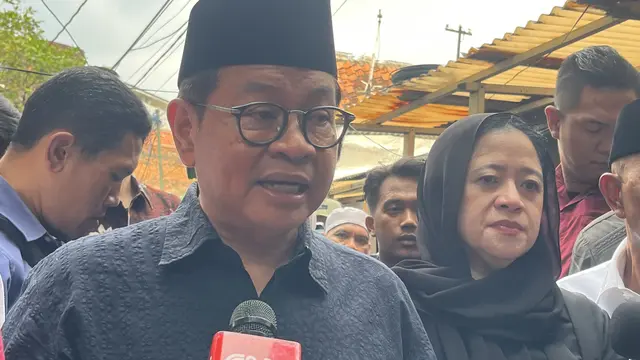 Gubernur DKI Jakarta Pramono Anung usai menyambangi kediaman Affan Kurniawan, Ojol yang tewas dilindas mobil rantis Brimob.