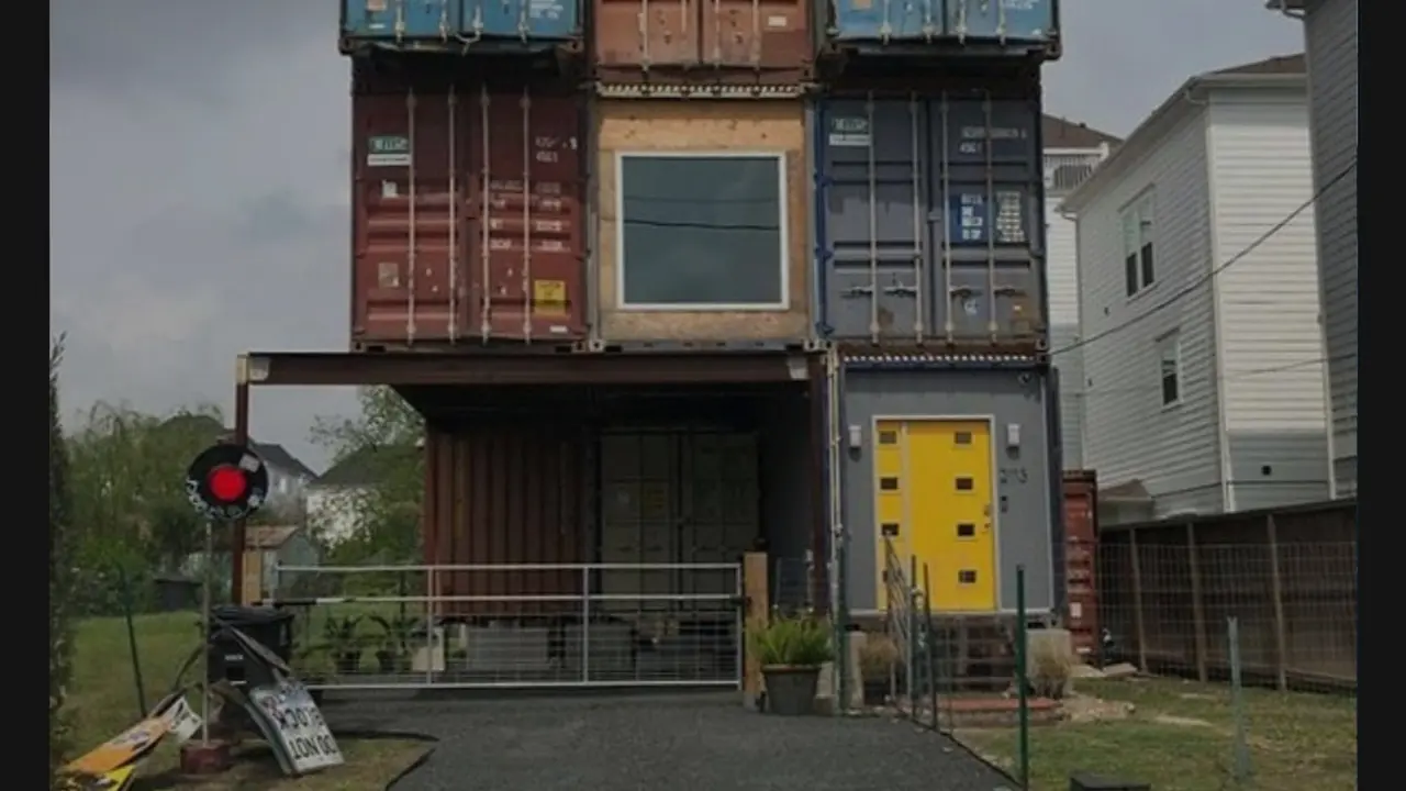 Rumah dari Kontainer Bekas 1