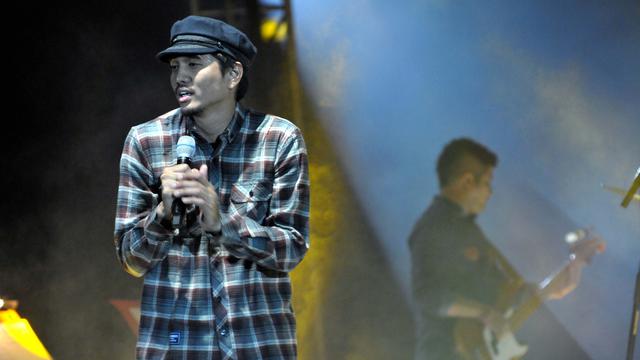 Lagu sheila on 7 lupakan saja diriku adalah 2