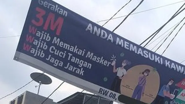 6 Tulisan Kreatif Baliho Himbauan Soal Covid-19 Ini Sukses Bikin Patuh