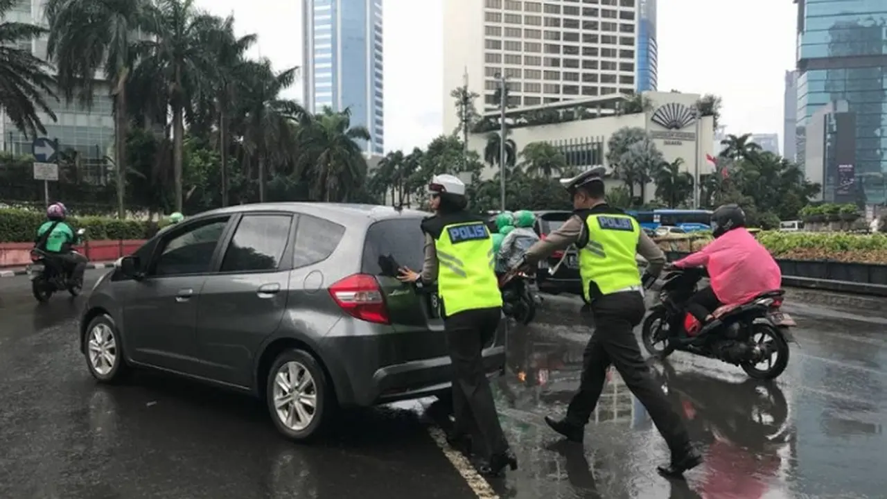 Honda Jazz tiba-tiba mati di jalan.
