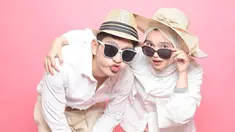 Unggah foto pemotretan beberapa minggu jelang pernikahan, foto tersebut seperti foto prewedding. Konsep unik yang diusung memperlihatkan bahwa keduanya merupakan pasangan yang cocok dan se-frekuensi. Ekspresi lucu yang dipamerkannya membuat tak sedikit warganet merasa gemas. Konsep simpel tapi menarik yang dipilih ini berbeda dengan konsep foto artis kebanyakan. (Liputan6.com/IG/@nabilaellisa)