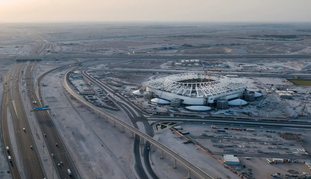 Gambar yang dirilis pada 20 November 2019, Stadion Al-Rayyan yang menjadi venue Piala Dunia 2022 sedang dalam pembangunan di sekitar ibu kota Qatar, Doha. Piala Dunia 2022 Qatar rencananya akan dimulai pada 21 November hingga 18 Desember. (Qatar’s Supreme Committee for Delivery and Legacy/AFP)