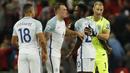 Pemain Inggris, Joe Hart, Danny Welbeck, Phil Jones dan Jake Livermore merayakan kemenangan atas Slovakia pada laga grup F kualifikasi Piala Dunia 2018 di Wembley stadium, London, (4/9/2017). Inggris menang 2-1. (AP/Kirsty Wigglesworth)