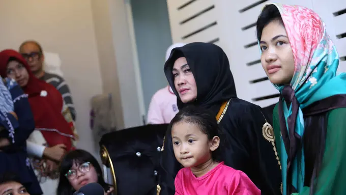 Keluarga Julia Perez