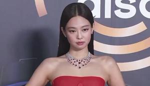 Jennie BLACKPINK di Golden Disc Awards ke-40. (dok. X @Clairevia)