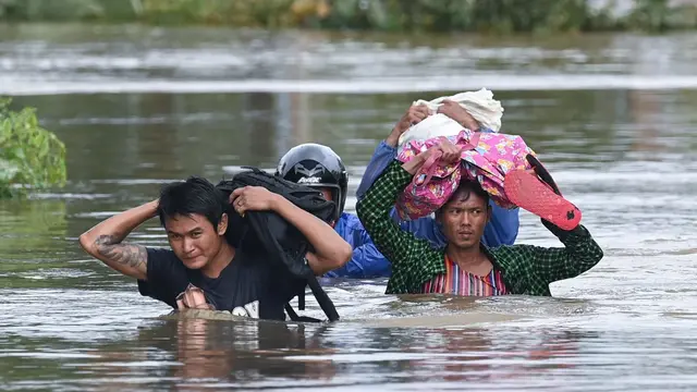 Ilustrasi banjir di Myanmar akibat hujan muson yang lebat (AFP/Ye Aung Thu)