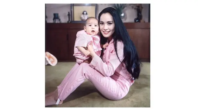 Potret Cantiknya Ratna Sari Dewi Istri Soekarno Waktu Muda