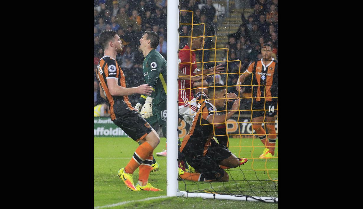 Pada pekan ke-3 Liga Inggris 2016/2017 gol telat Marcus Rashford pada menit 90+2 membuat MU unggul 1-0 atas Hull City sekaligus merupakan gol perdana Rashford di musim tersebut. (AFP/LindseyParnaby)
