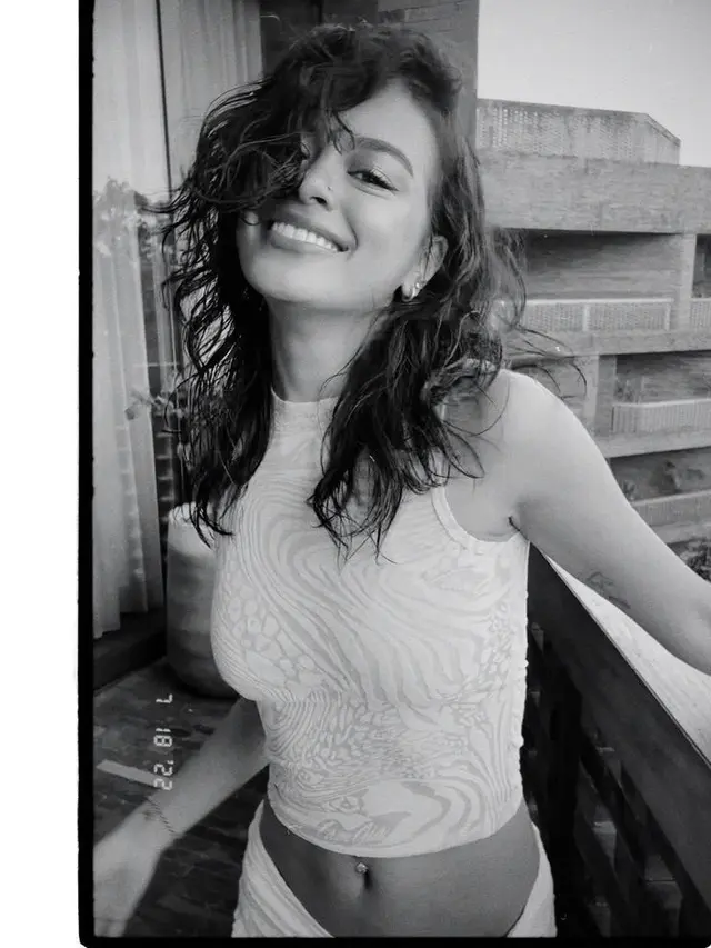 Eva Celia dengan Rambut Panjang Keriting , credit: @evacelia