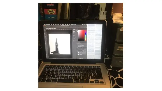 7 Potret LCD Laptop Retak Karena Alasan Sepele Ini Bikin Ngenes