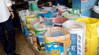 Pedagang beras di Batam. (Liputan6.com/Ajang Nurdin)