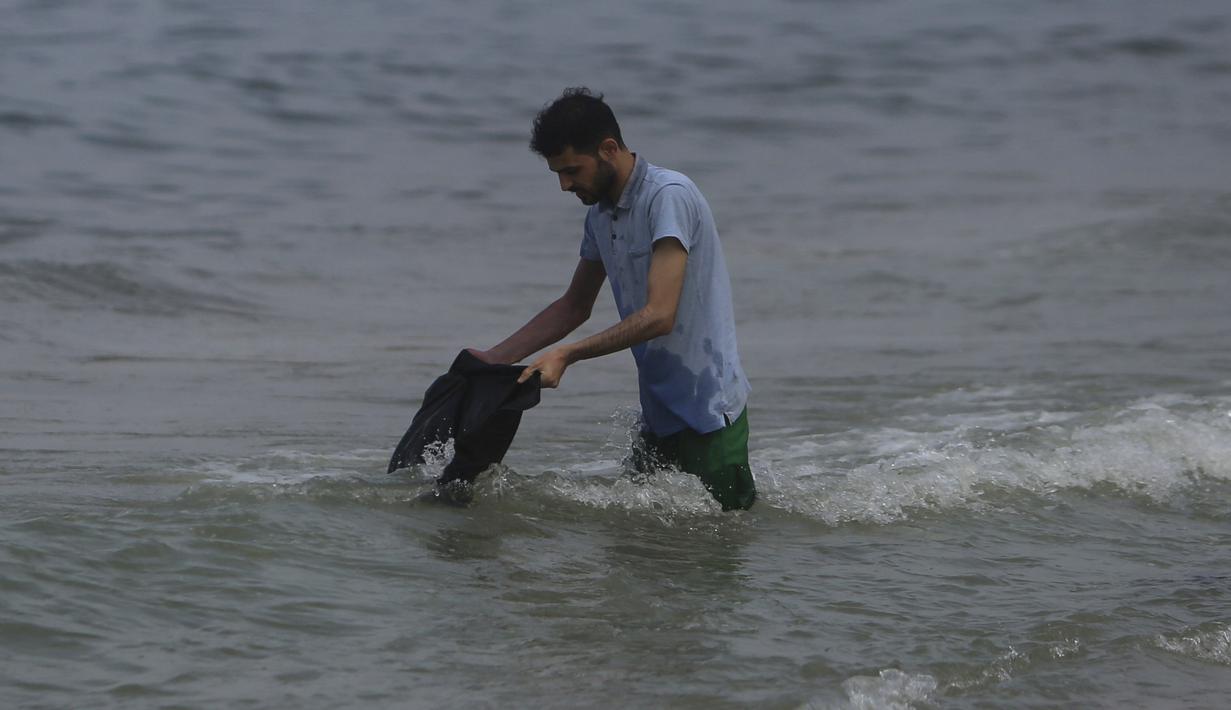Serangan Hamas di Israel pada 7 Oktober 2023 menewaskan sedikitnya 1.400 orang dan kelompok tersebut menyandera lebih dari 200 orang, klaim pihak berwenang Israel. (AP Photo/Mohammed Dahman)