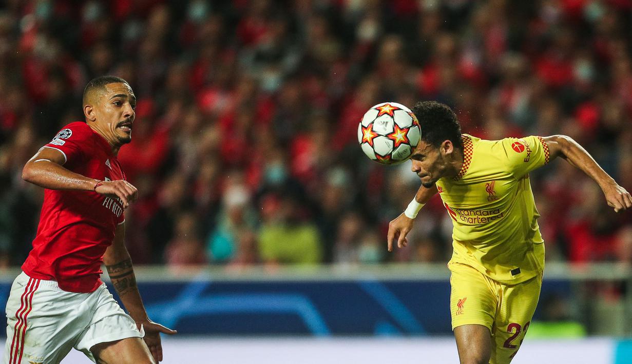 Luis Diaz juga mampu mencatatkan empat tembakan, tiga kali melakukan dribble sukses, dan mencatatkan akurasi umpan hingga 92 persen. (AFP/Patricia De Melo Moreira)