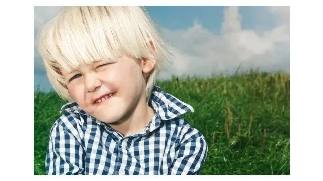 Kista berwujud benjolan mirip balon berukuran kecil bisa muncul di area mulut anak yang memiliki kebiasaan buruk menggigit bibir bagian bawah, akibat terbentur saat bermain atau tersodok sikat gigi.