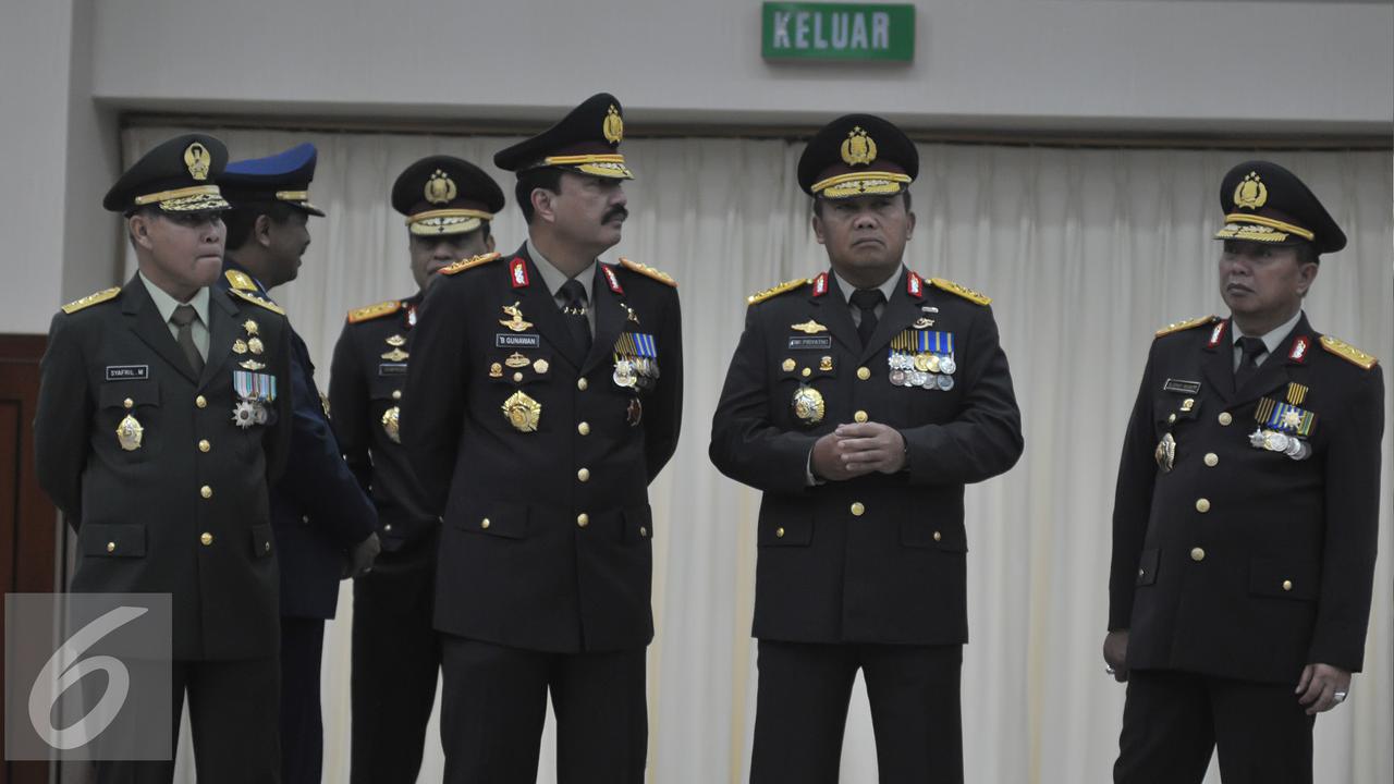 20150629-Tanda-Kehormatan-Jakarta-Badrodin-Haiti3