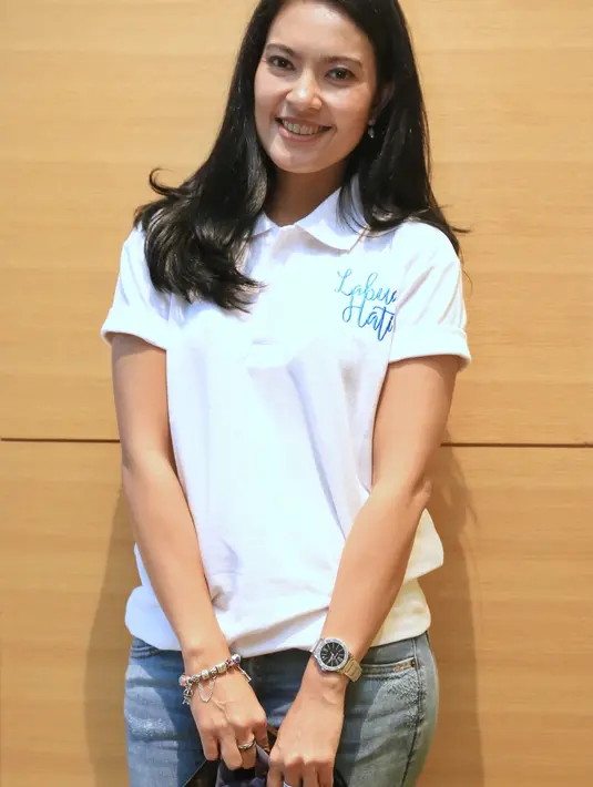 "Sebenernya awalnya mereka harus terlibat di sini pertama adalah mereka harus punya keahlian diving. Jadi kalau mereka enggak punya kemampuan enggak bisa ikut film ini," kata Lola Amaria. (Adrian Putra/Bintang.com)