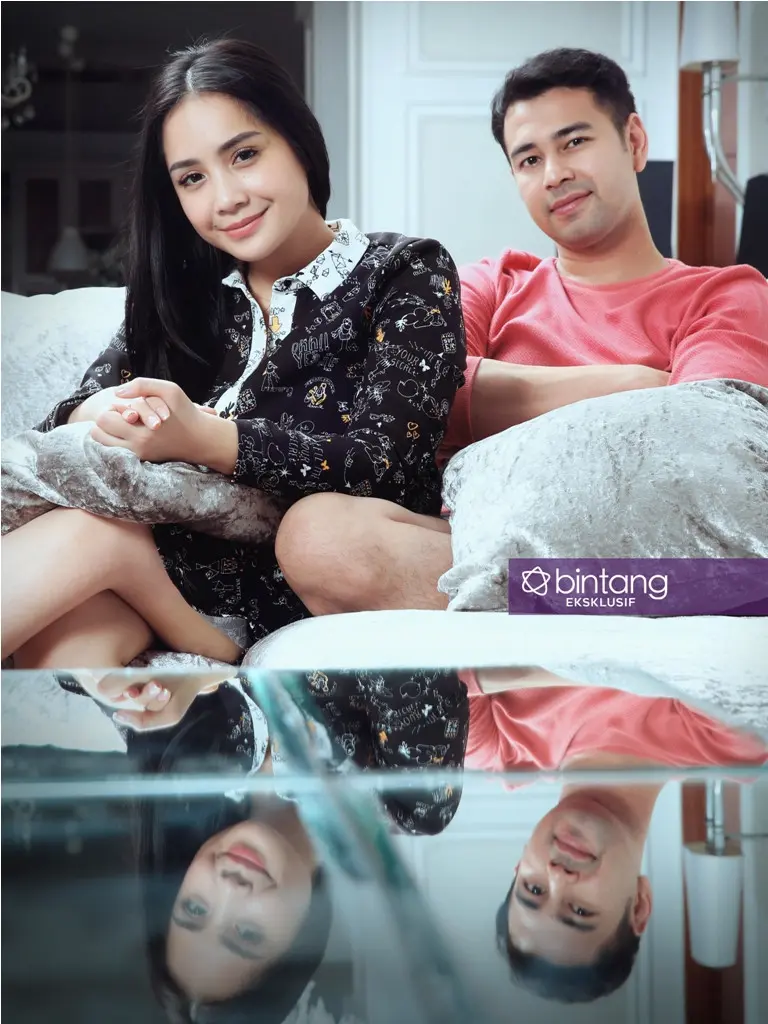 Raffi Ahmad-Nagita Slavina membuat film Rafathar untuk putra mereka. (Fotografer: Bambang E. Ros, Stylist : Indah Wulansari, Digital Imaging: Muhammad Iqbal Nurfajri/Bintang.com)